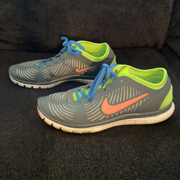 Women’s Nike Sneakers grey, like green and coral - Picture 3 of 5